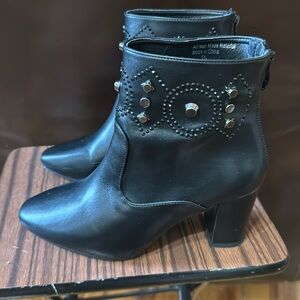 Heeled boots